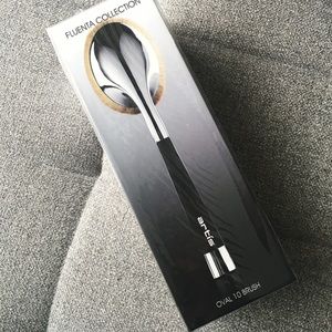 Artis Makeup Brush - Oval 10 - Fluenta Collection
